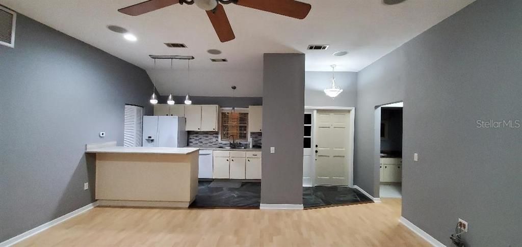 For Sale: $295,000 (2 beds, 2 baths, 1491 Square Feet)