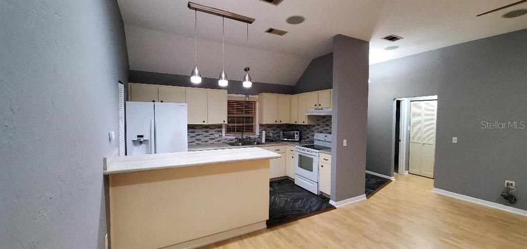 For Sale: $295,000 (2 beds, 2 baths, 1491 Square Feet)