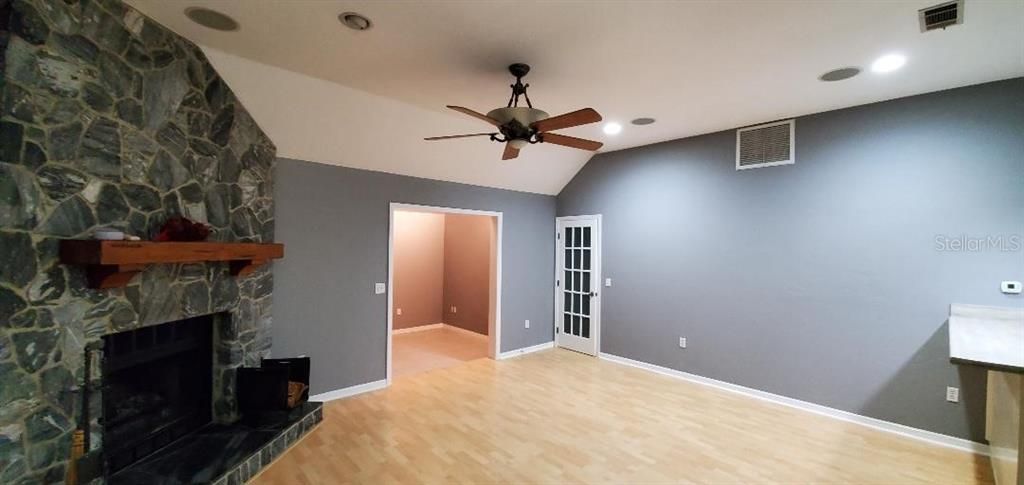 For Sale: $295,000 (2 beds, 2 baths, 1491 Square Feet)