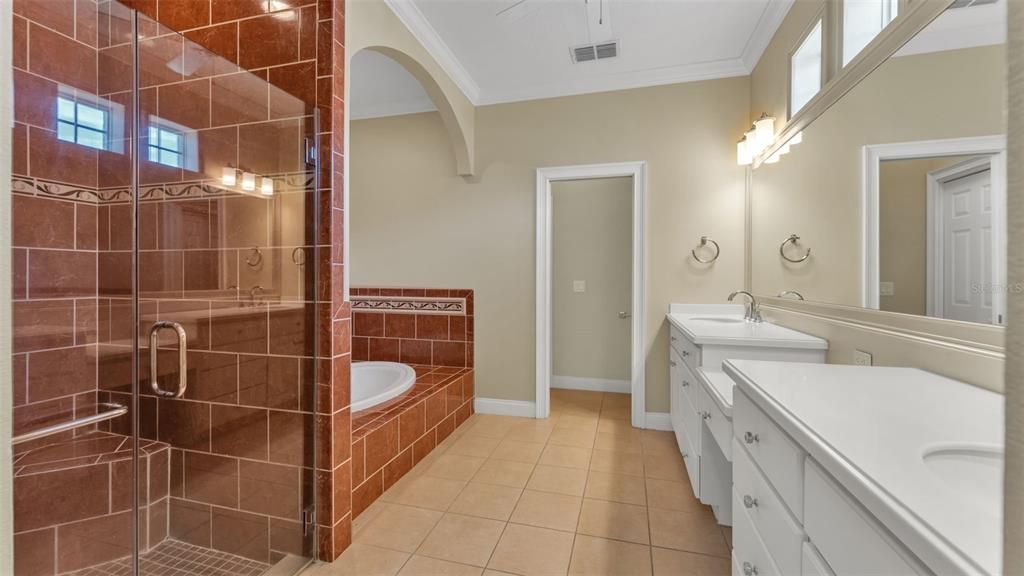 En Venta: $699,900 (4 camas, 3 baños, 3212 Pies cuadrados)