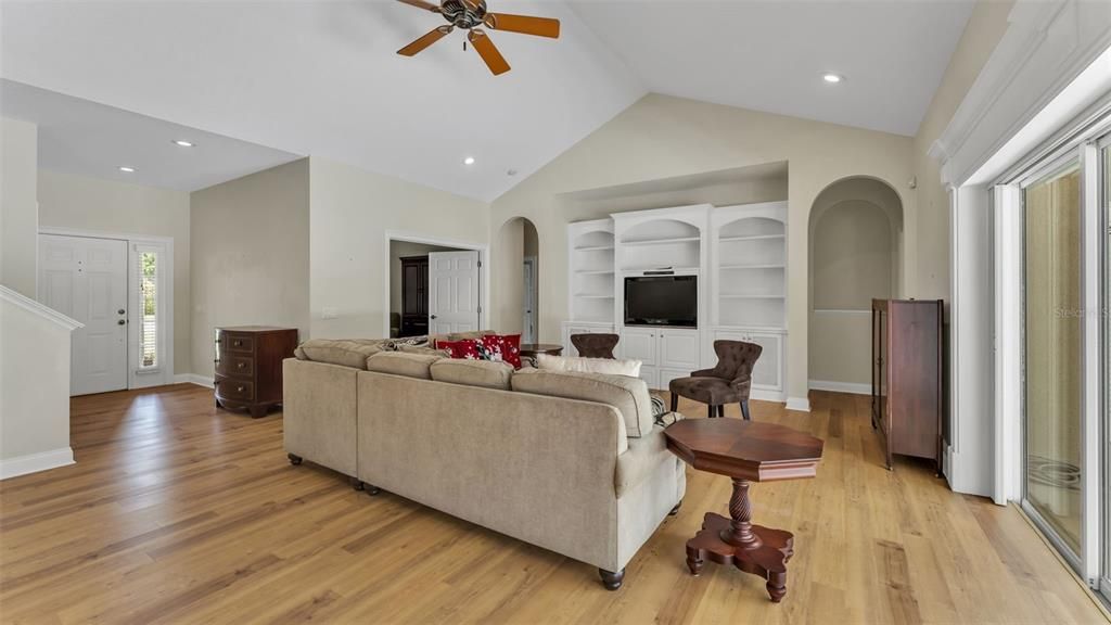 En Venta: $699,900 (4 camas, 3 baños, 3212 Pies cuadrados)
