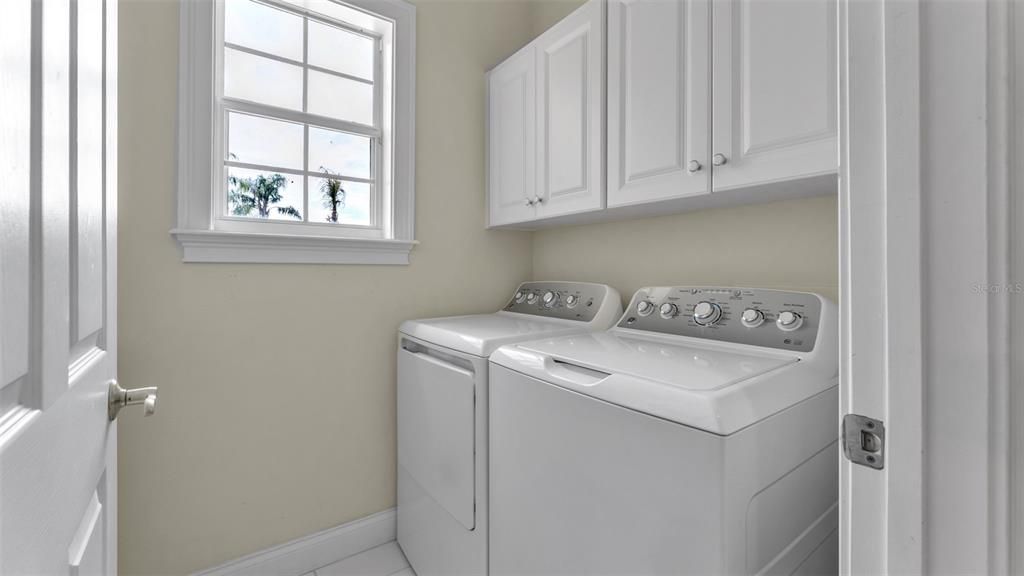 En Venta: $699,900 (4 camas, 3 baños, 3212 Pies cuadrados)