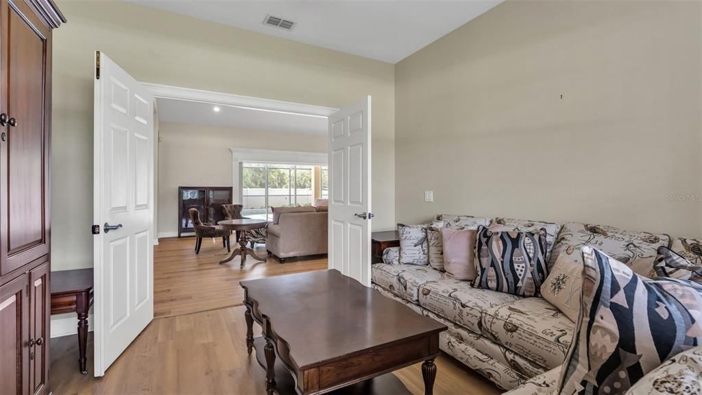 En Venta: $699,900 (4 camas, 3 baños, 3212 Pies cuadrados)