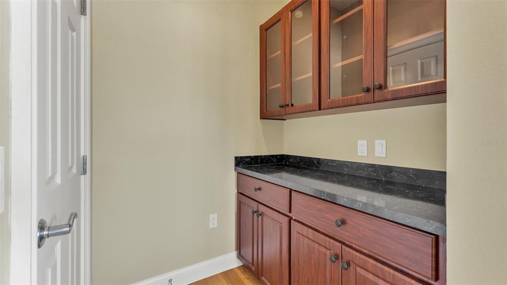 En Venta: $699,900 (4 camas, 3 baños, 3212 Pies cuadrados)