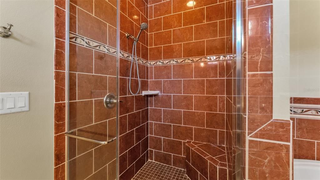 En Venta: $699,900 (4 camas, 3 baños, 3212 Pies cuadrados)