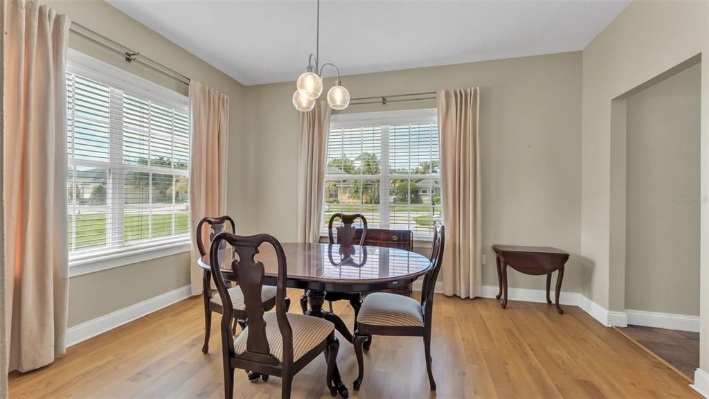 En Venta: $699,900 (4 camas, 3 baños, 3212 Pies cuadrados)
