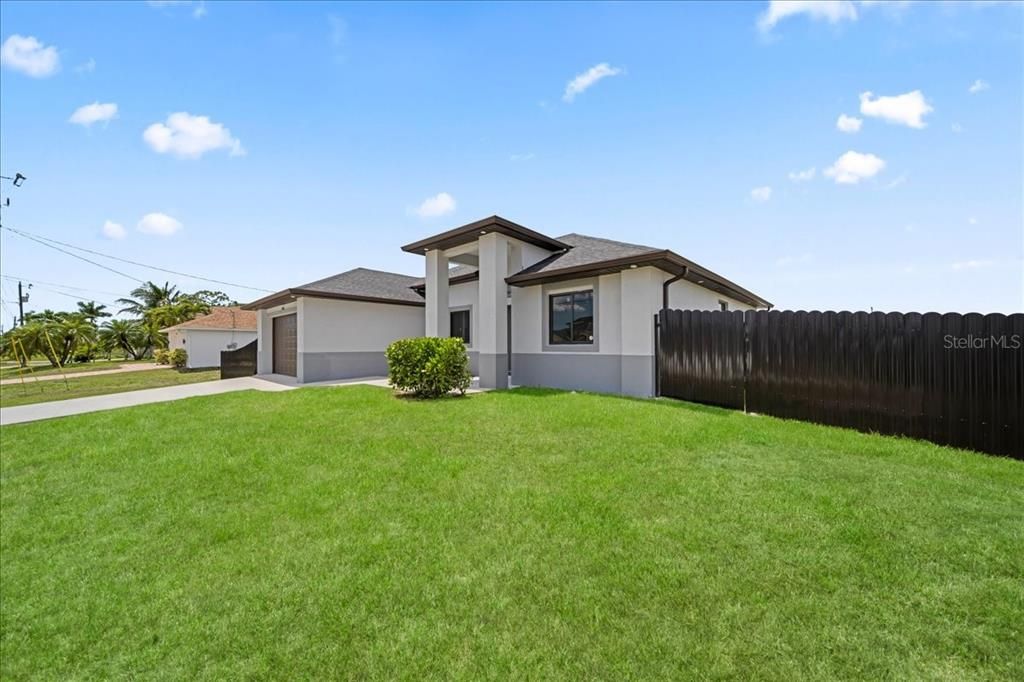 For Sale: $449,900 (3 beds, 2 baths, 1656 Square Feet)