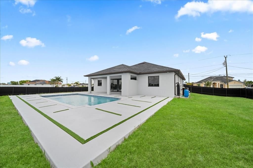 For Sale: $449,900 (3 beds, 2 baths, 1656 Square Feet)