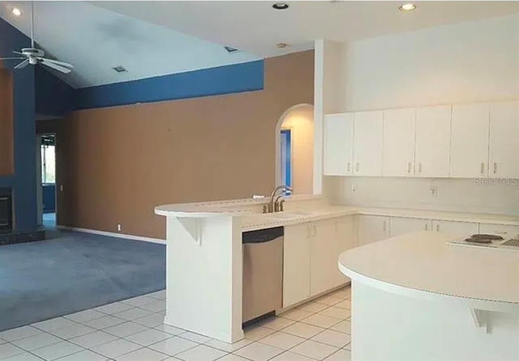 Activo con contrato: $589,000 (4 camas, 3 baños, 2296 Pies cuadrados)