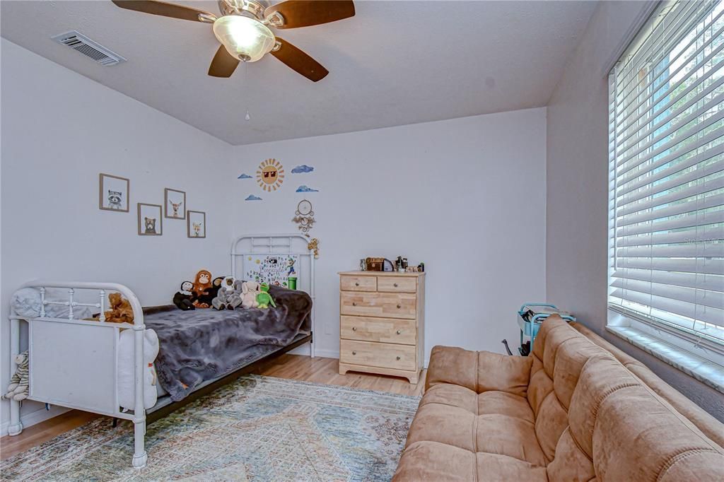 Activo con contrato: $460,000 (4 camas, 2 baños, 1908 Pies cuadrados)