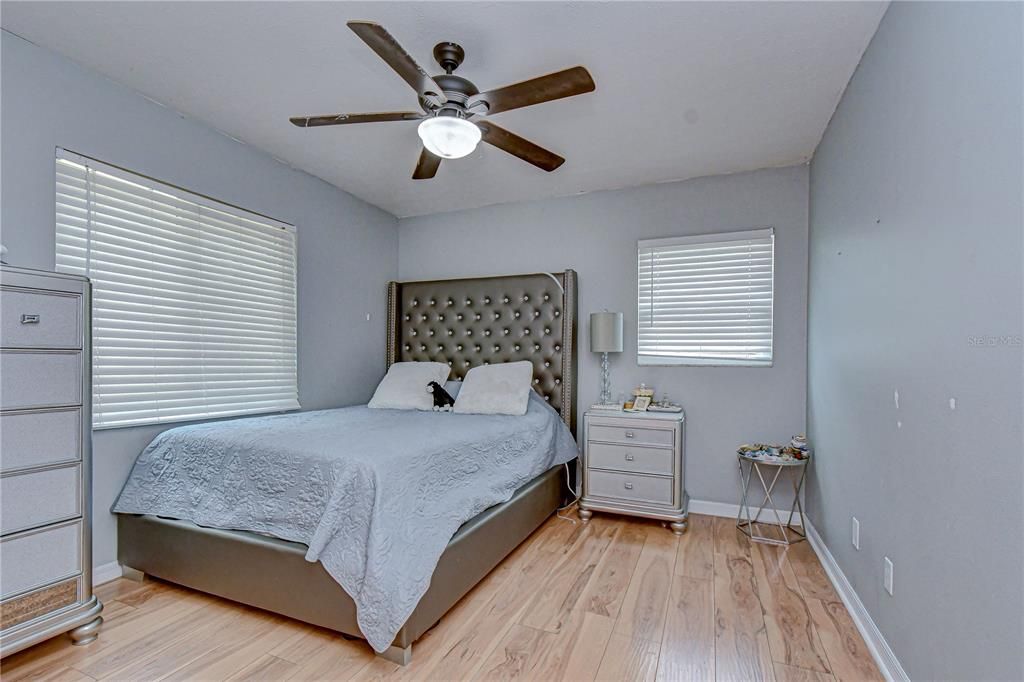 Activo con contrato: $460,000 (4 camas, 2 baños, 1908 Pies cuadrados)