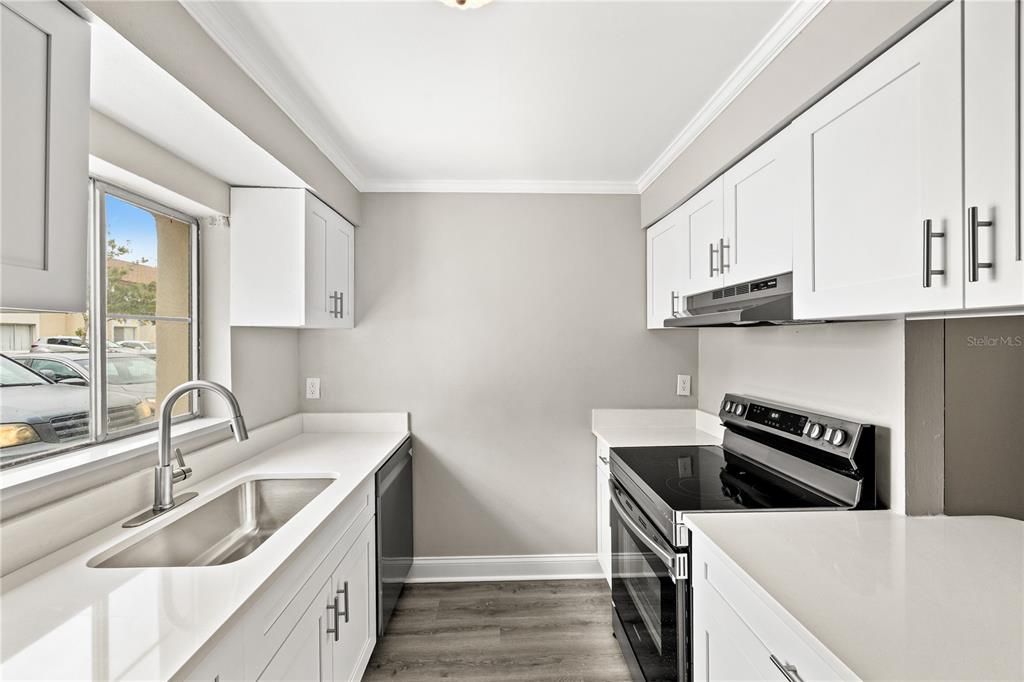 На продажу: $149,900 (2 спален, 2 ванн, 967 Квадратных фут)