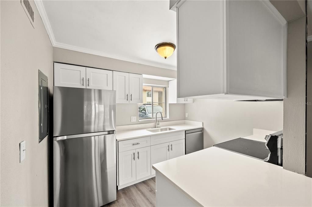 На продажу: $149,900 (2 спален, 2 ванн, 967 Квадратных фут)