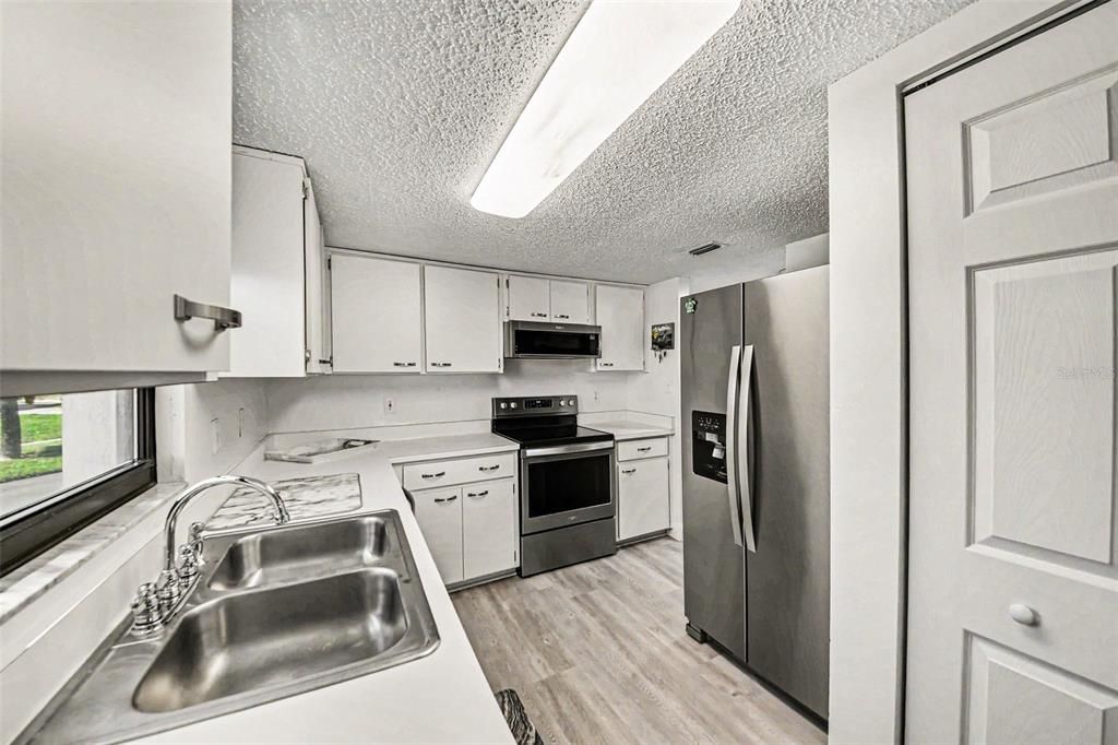 For Sale: $266,500 (2 beds, 2 baths, 1000 Square Feet)