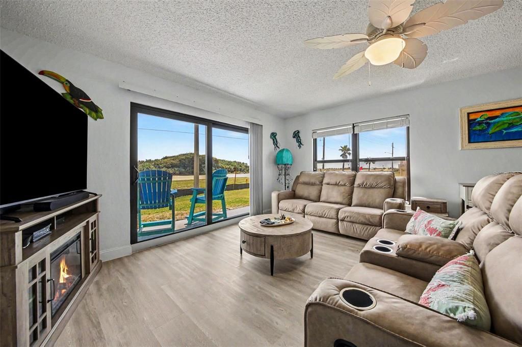 For Sale: $266,500 (2 beds, 2 baths, 1000 Square Feet)