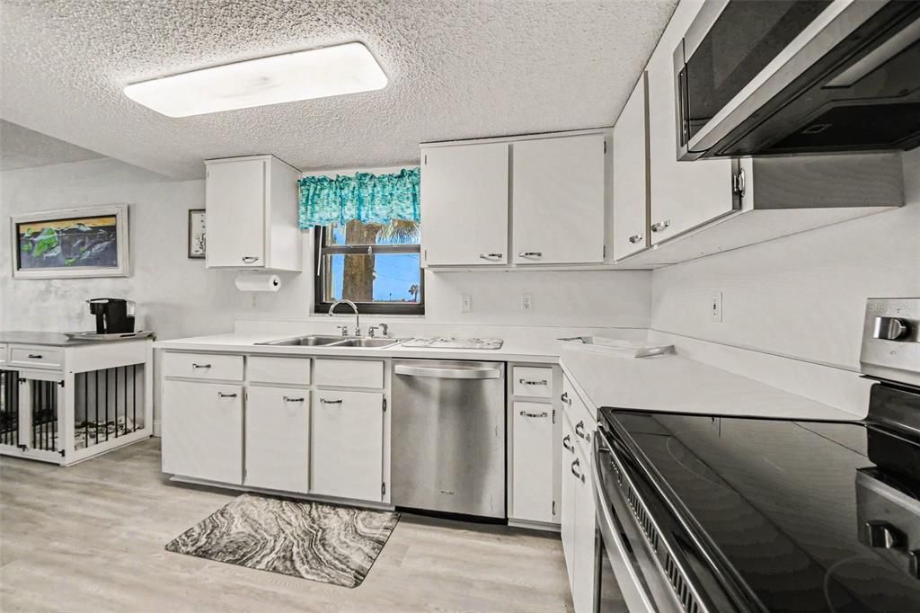 For Sale: $266,500 (2 beds, 2 baths, 1000 Square Feet)