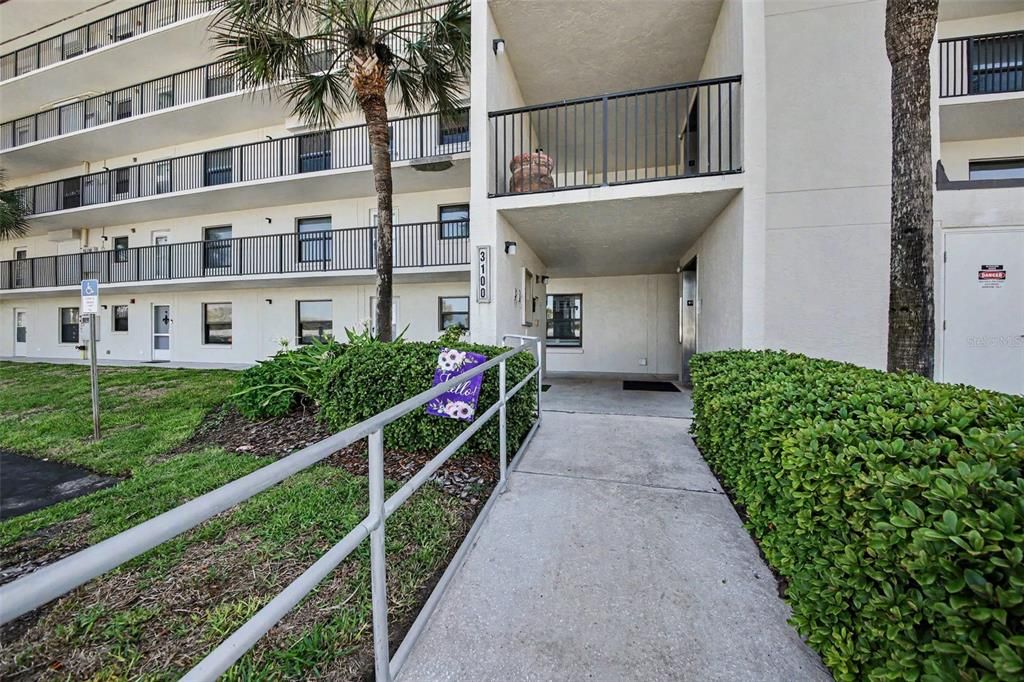 For Sale: $266,500 (2 beds, 2 baths, 1000 Square Feet)