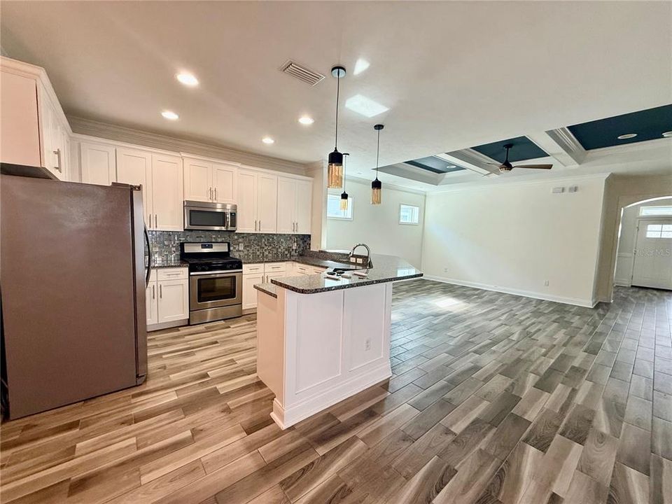 For Rent: $2,700 (3 beds, 2 baths, 1638 Square Feet)