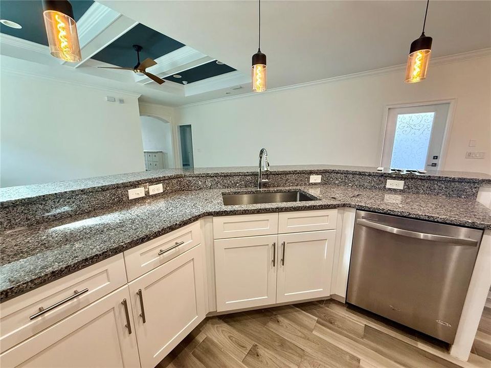 For Rent: $2,700 (3 beds, 2 baths, 1638 Square Feet)