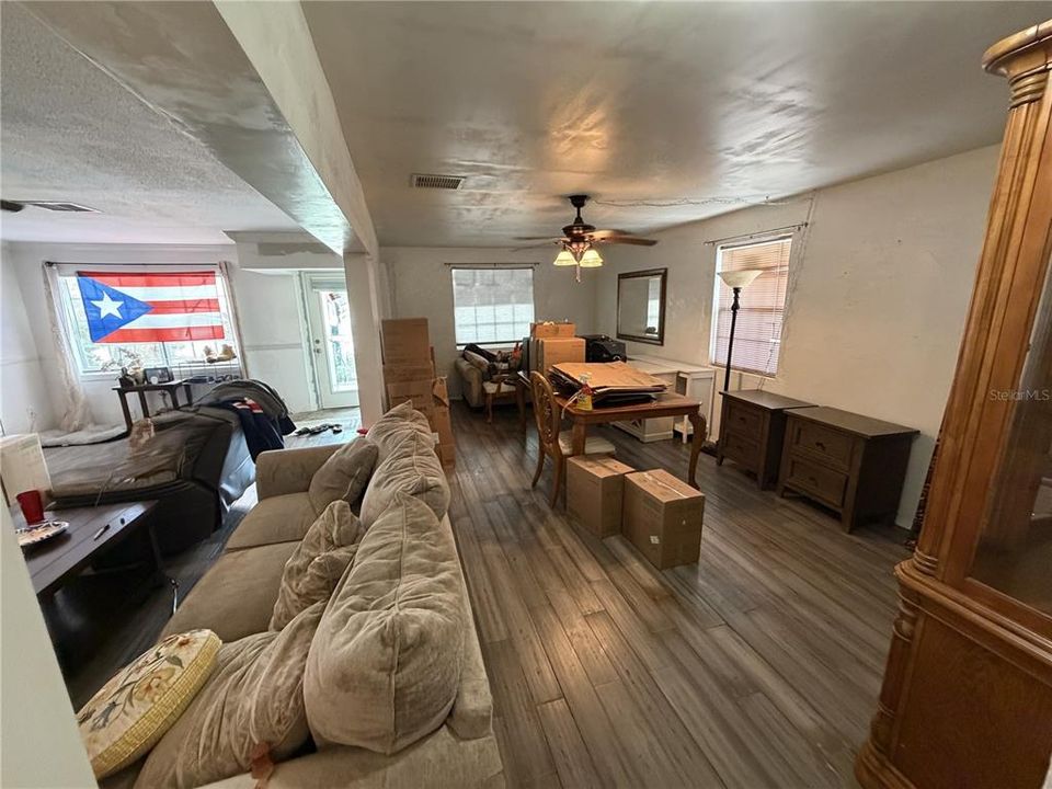 For Sale: $421,900 (4 beds, 2 baths, 1920 Square Feet)