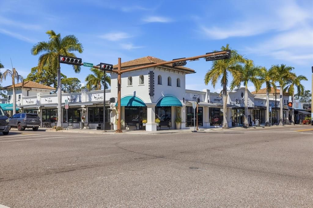 For Sale: $8,250,000 (5 beds, 5 baths, 5664 Square Feet)
