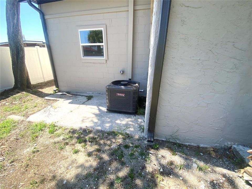 For Sale: $425,000 (4 beds, 4 baths, 2093 Square Feet)