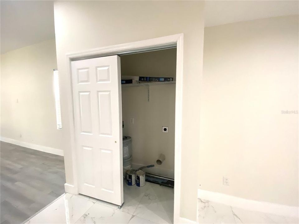 For Sale: $425,000 (4 beds, 4 baths, 2093 Square Feet)