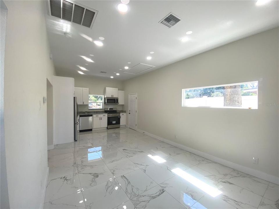 For Sale: $425,000 (4 beds, 4 baths, 2093 Square Feet)