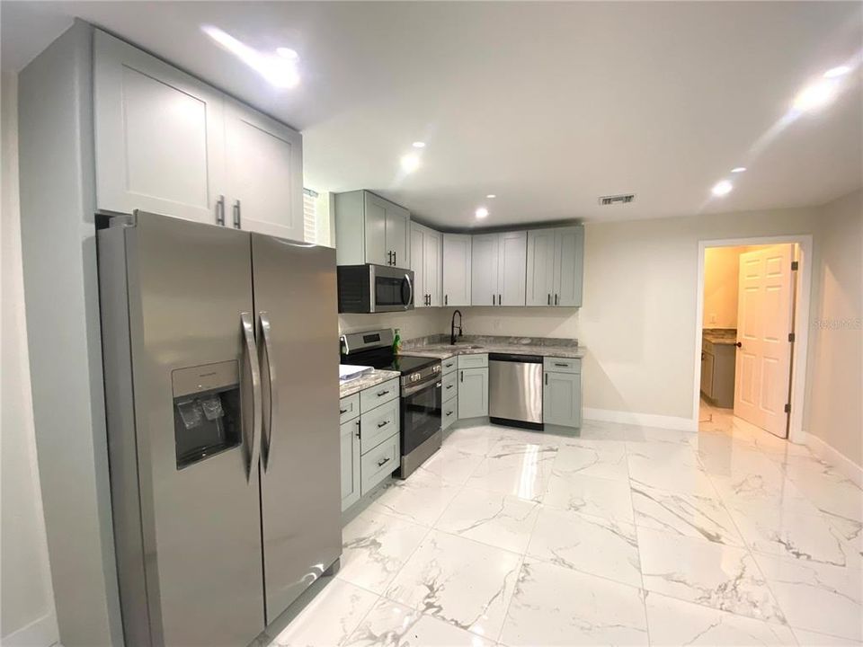 For Sale: $425,000 (4 beds, 4 baths, 2093 Square Feet)