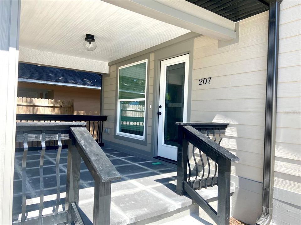 For Sale: $425,000 (4 beds, 4 baths, 2093 Square Feet)