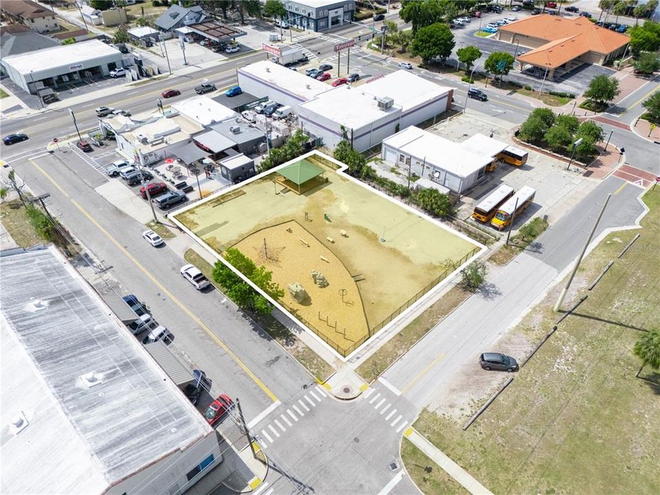 En Venta: $1,650,000 (0.40 acres)
