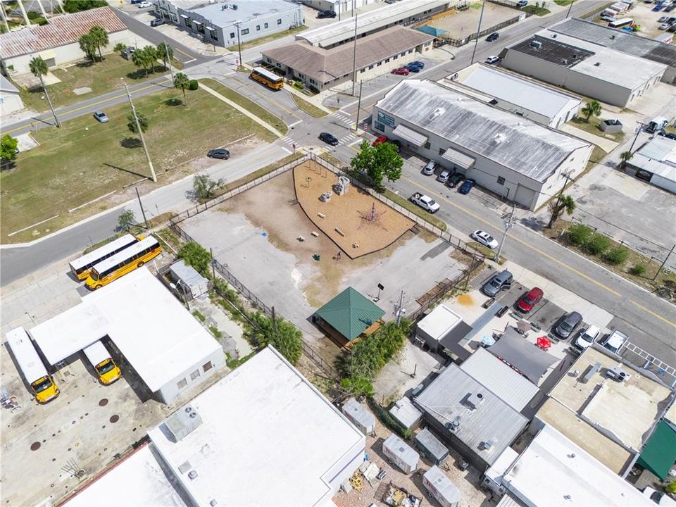 En Venta: $1,650,000 (0.40 acres)