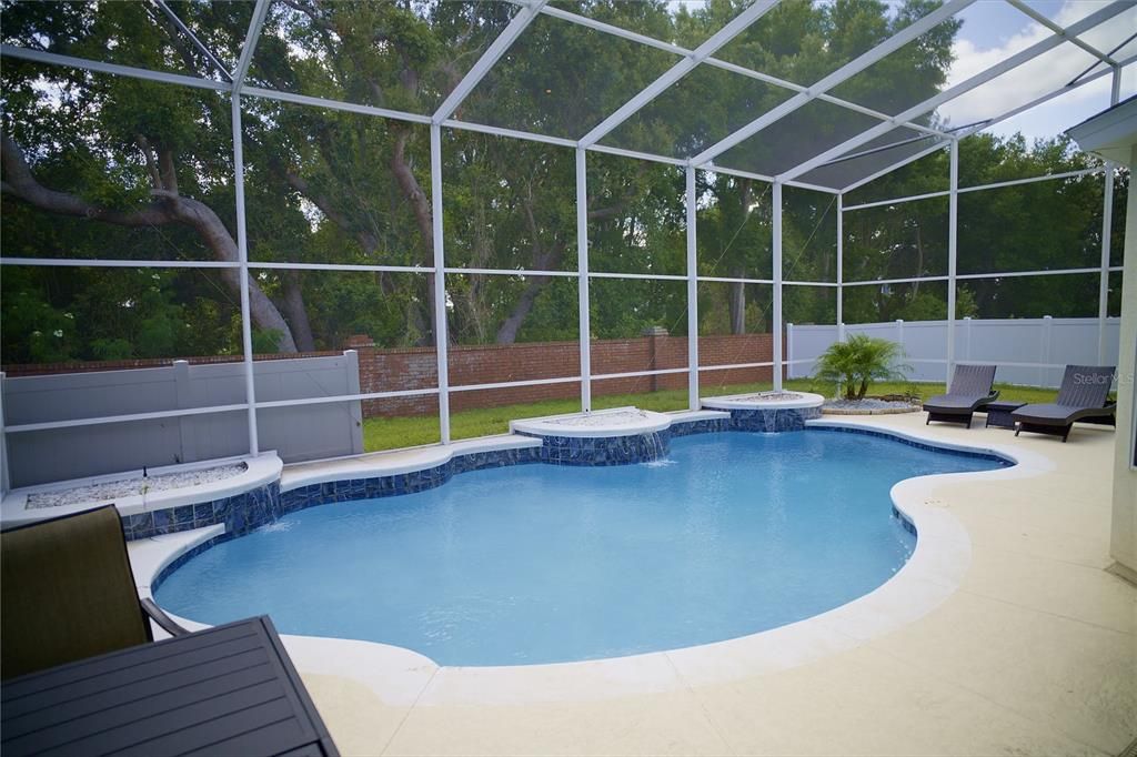 For Sale: $850,000 (6 beds, 4 baths, 4651 Square Feet)