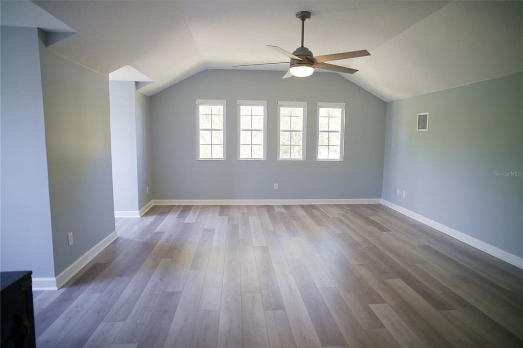 For Sale: $850,000 (6 beds, 4 baths, 4651 Square Feet)