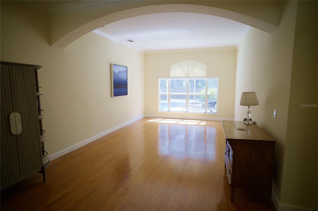 For Sale: $850,000 (6 beds, 4 baths, 4651 Square Feet)