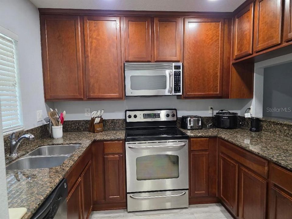 En Venta: $185,000 (2 camas, 2 baños, 1561 Pies cuadrados)