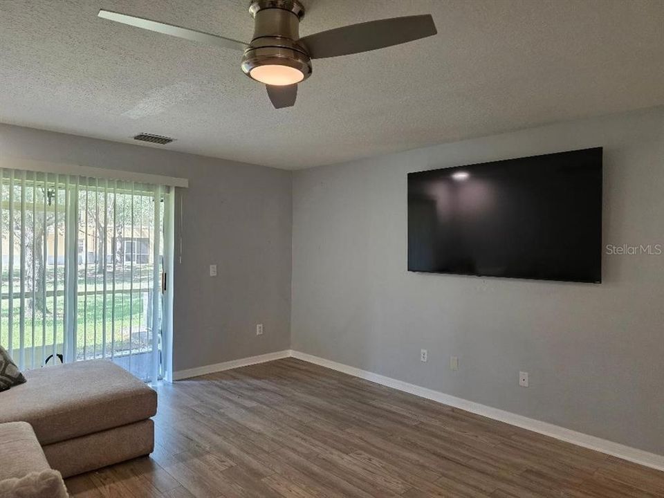 En Venta: $185,000 (2 camas, 2 baños, 1561 Pies cuadrados)