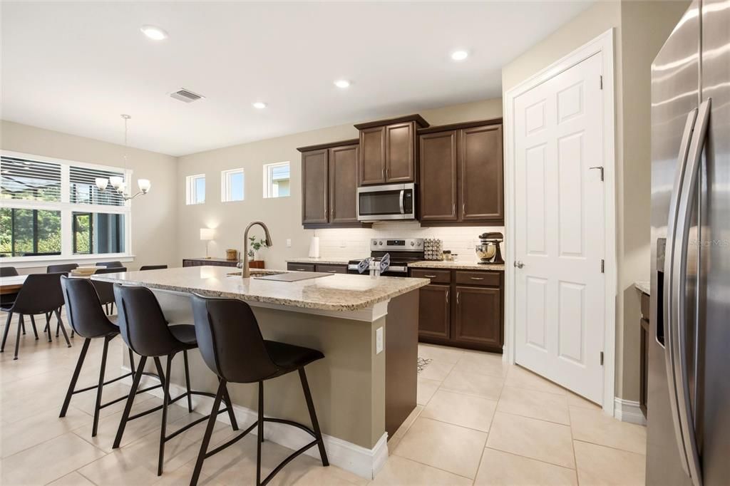 For Sale: $499,900 (4 beds, 2 baths, 2032 Square Feet)