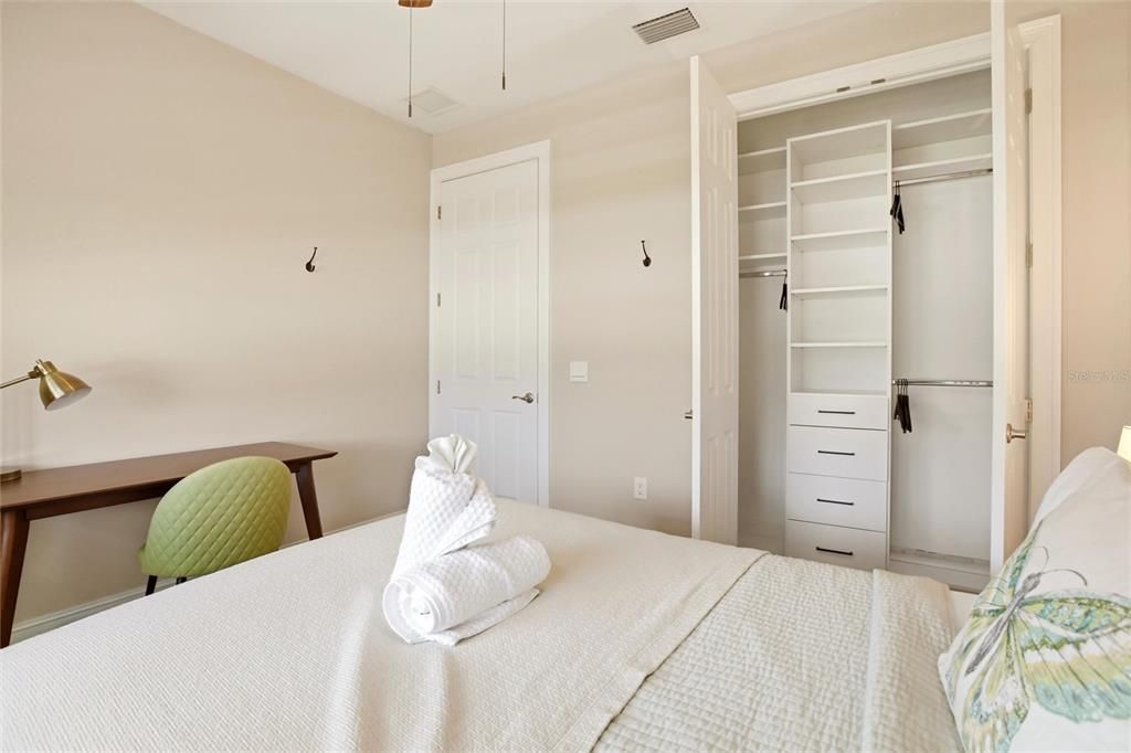 For Sale: $499,900 (4 beds, 2 baths, 2032 Square Feet)