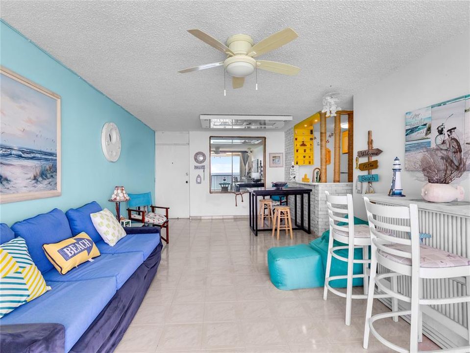 For Sale: $315,000 (2 beds, 1 baths, 858 Square Feet)