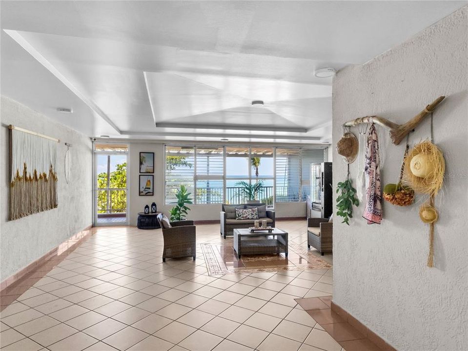 For Sale: $315,000 (2 beds, 1 baths, 858 Square Feet)