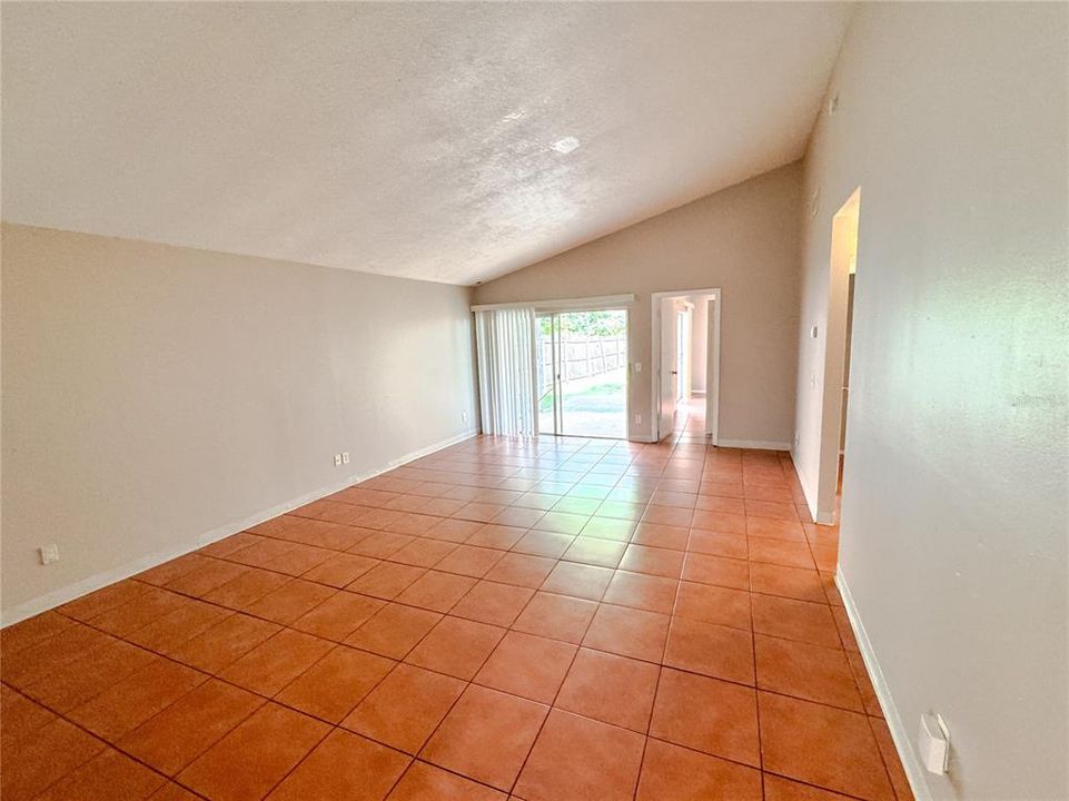 Active With Contract: $320,000 (3 beds, 2 baths, 1219 Square Feet)