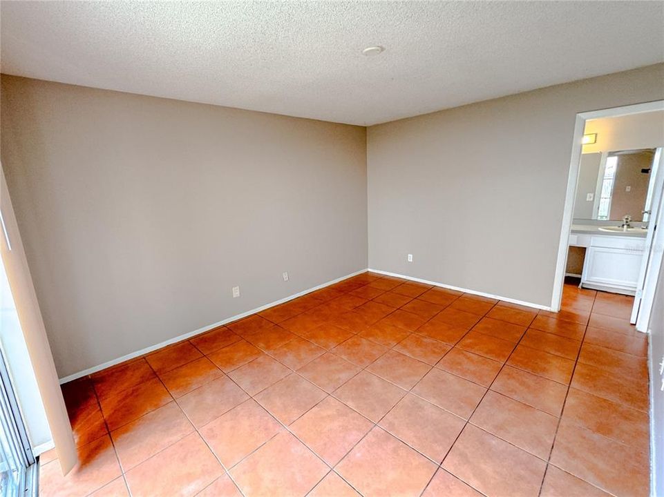 Active With Contract: $320,000 (3 beds, 2 baths, 1219 Square Feet)