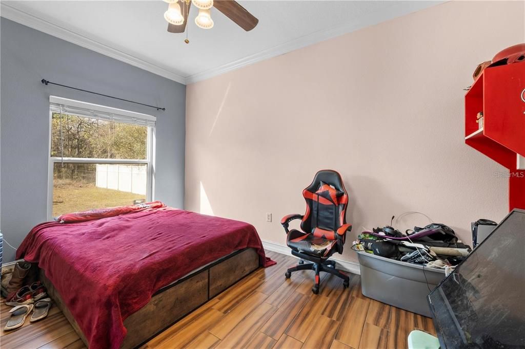 Activo con contrato: $375,000 (3 camas, 2 baños, 2372 Pies cuadrados)