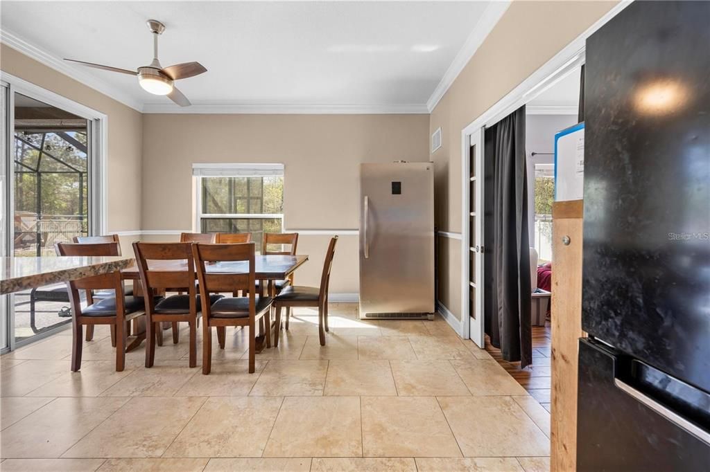 Activo con contrato: $375,000 (3 camas, 2 baños, 2372 Pies cuadrados)