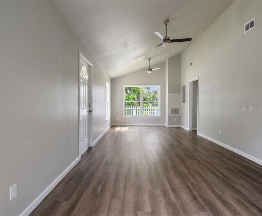 For Sale: $247,900 (3 beds, 1 baths, 768 Square Feet)
