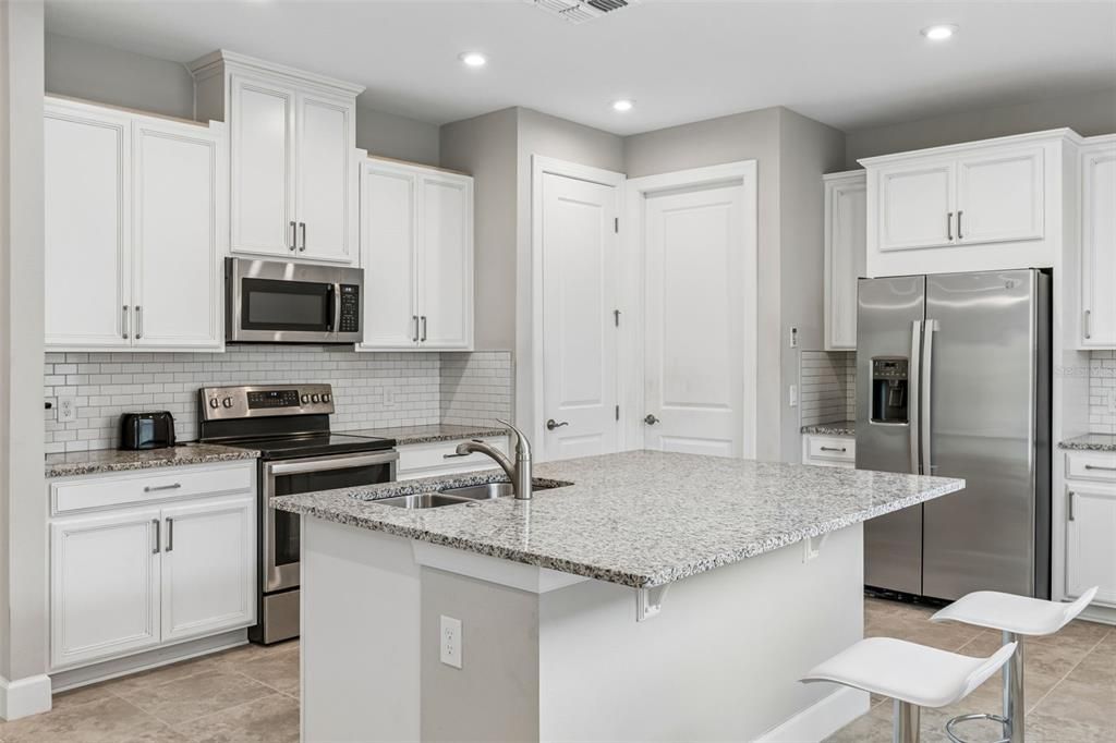 Active With Contract: $268,000 (2 beds, 2 baths, 1367 Square Feet)