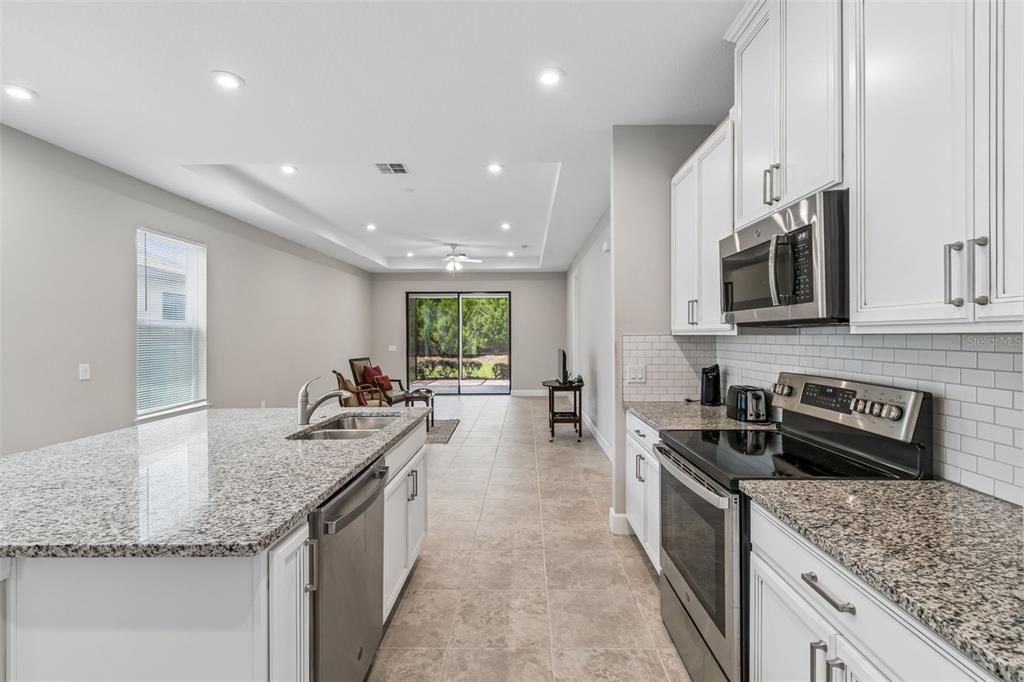 Active With Contract: $268,000 (2 beds, 2 baths, 1367 Square Feet)