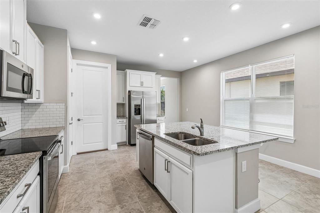 Active With Contract: $268,000 (2 beds, 2 baths, 1367 Square Feet)