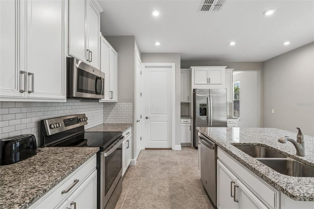 Active With Contract: $268,000 (2 beds, 2 baths, 1367 Square Feet)
